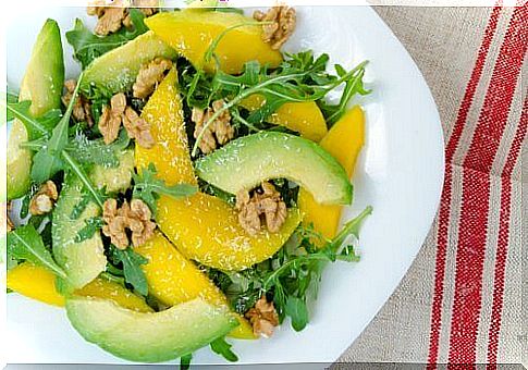 Mixed salad with mango