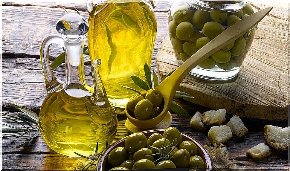 Olive oil helps reduce cholesterol