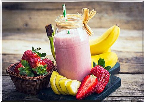 banana and strawberry smoothie