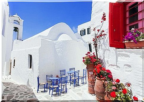 Tips for Decorating Your Home the Greek Style: Sky Blue Openings