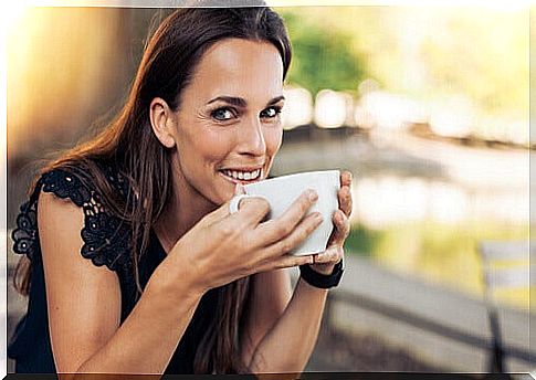 woman drinking coffee