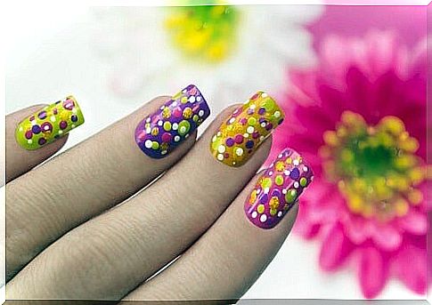 Decorating your nails with colors attracts attention