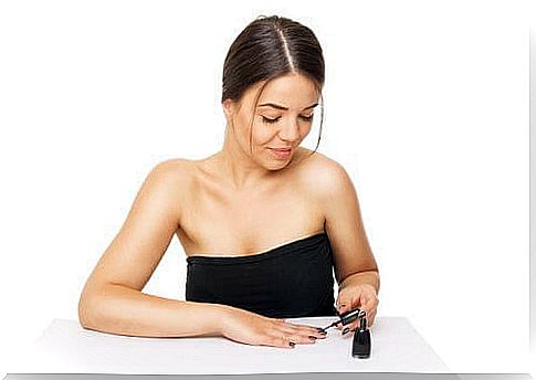 woman decorating her nails