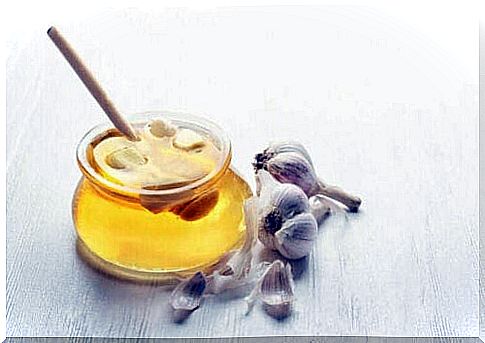 Honey and garlic medicine to take care of the liver