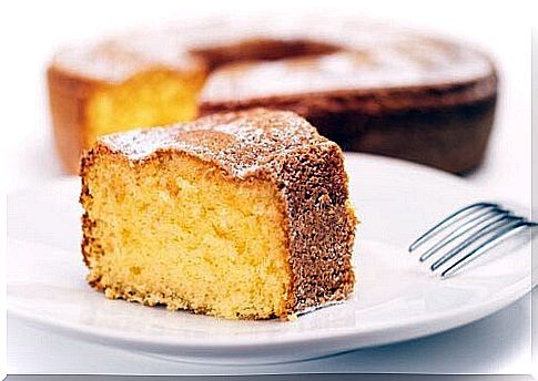 sliced ​​honey cake