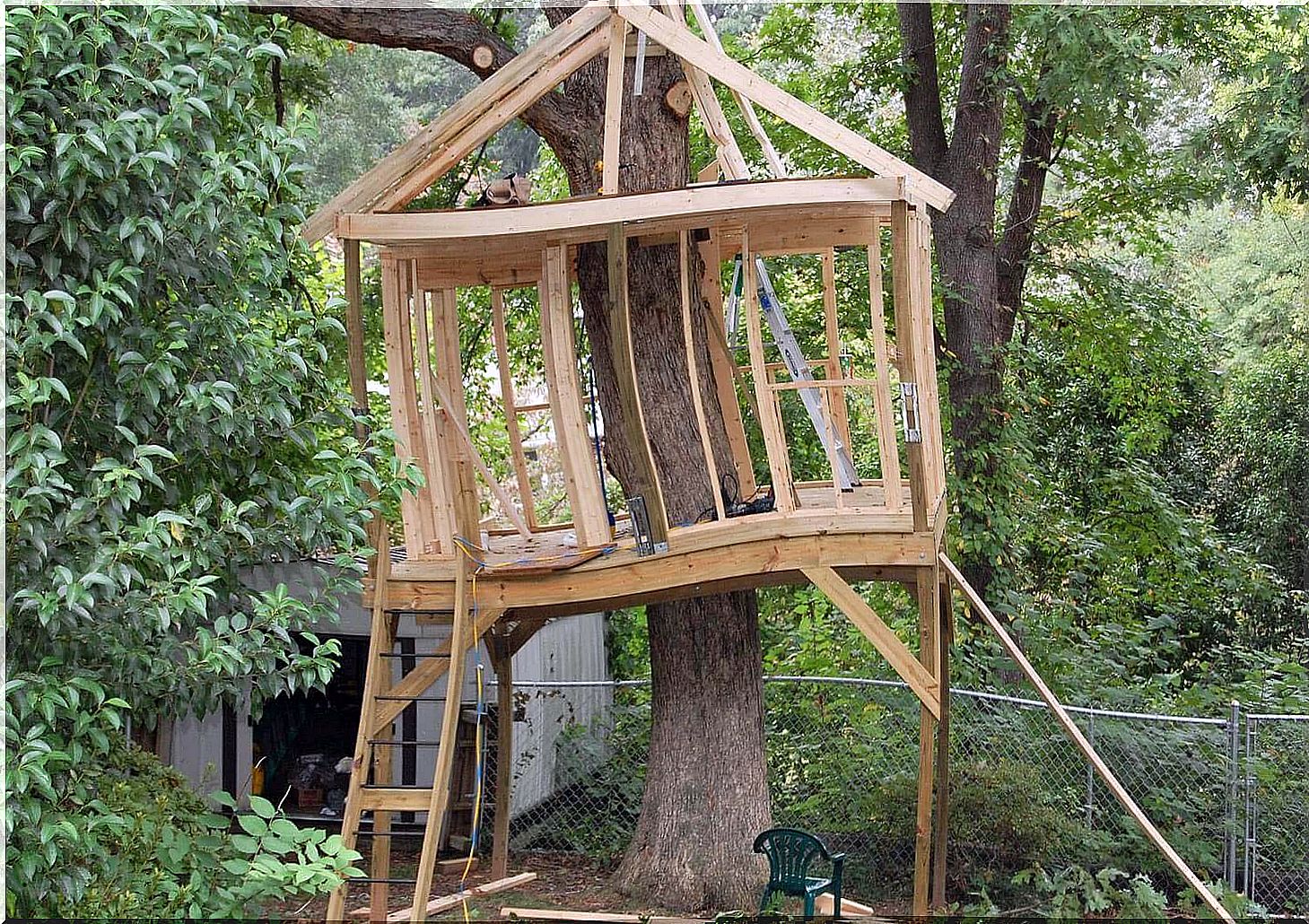 How to Build a Tree House for Kids