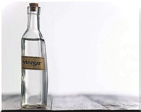 How to use white vinegar in household cleaning