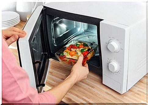 Heating food in the microwave