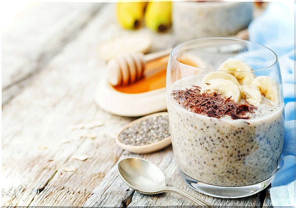 Lactose-free banana and chia pudding to stimulate your digestion