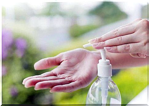 Make an aloe vera and lavender hand sanitizer