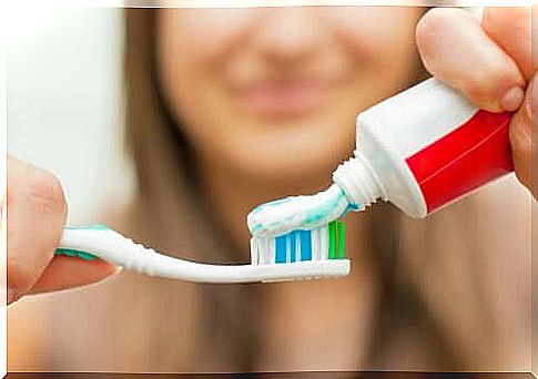 Uses of toothpaste to clean the house